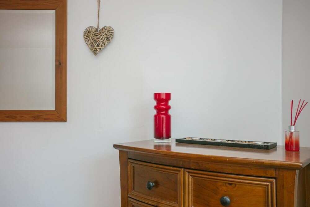 Фото Stunning 3 Bedroom House With Garden in Battersea