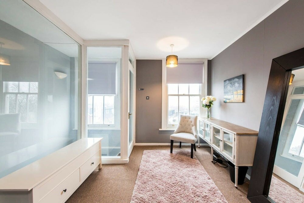 Фото Bright, Stylish 3bed Flat in West Hampstead