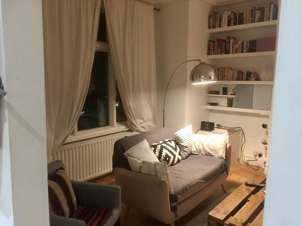 Фото Wilde Victorian Room & private Bathroom