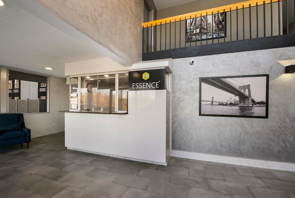 Фото Essence Express Wayne