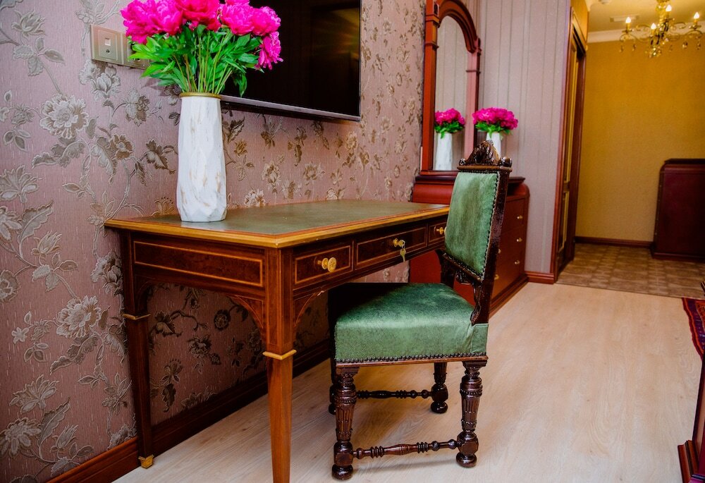 Фото Royal Antique Boutique Hotel