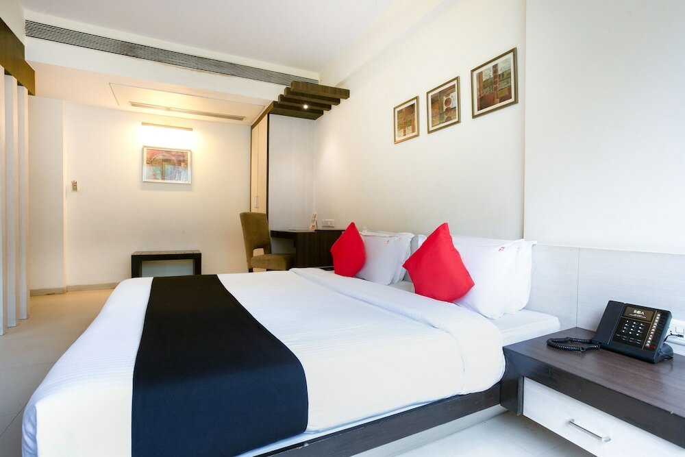 Фото Capital O 45587 The Roa Hotel