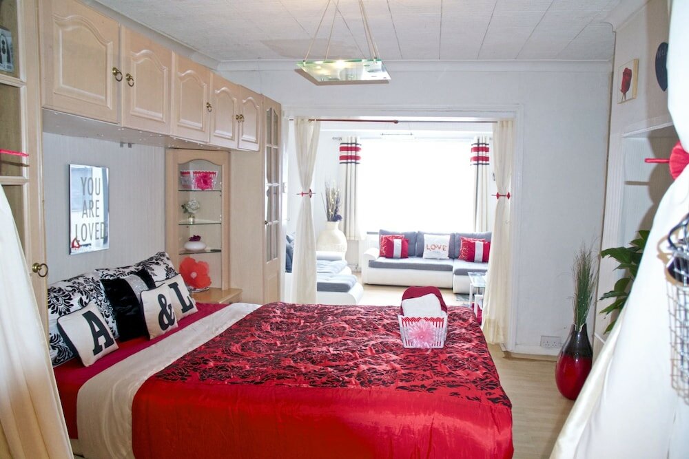 Фото A & L Lodgings