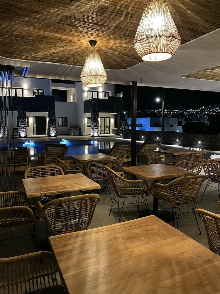 Фото Onyx Hotel & Suites