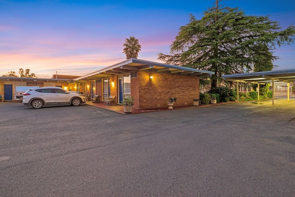 Фото Plainsman Motel