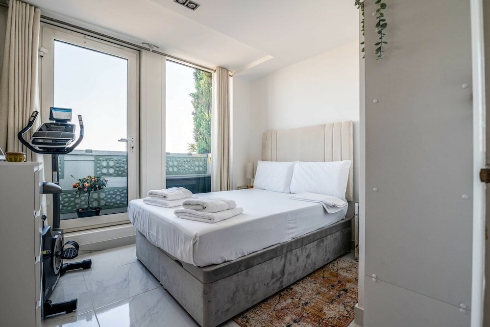 Фото Canary Wharf Retreat With Free Secure Parking