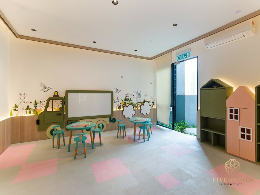 Фото Scarletz Suites by Five senses