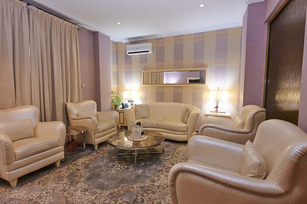 Фото Oak Havens Hotel