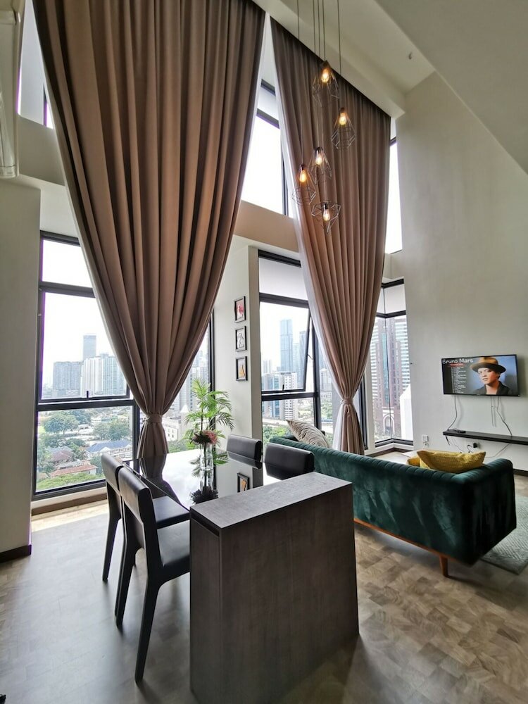 Фото Expressionz Suites by iHost Global