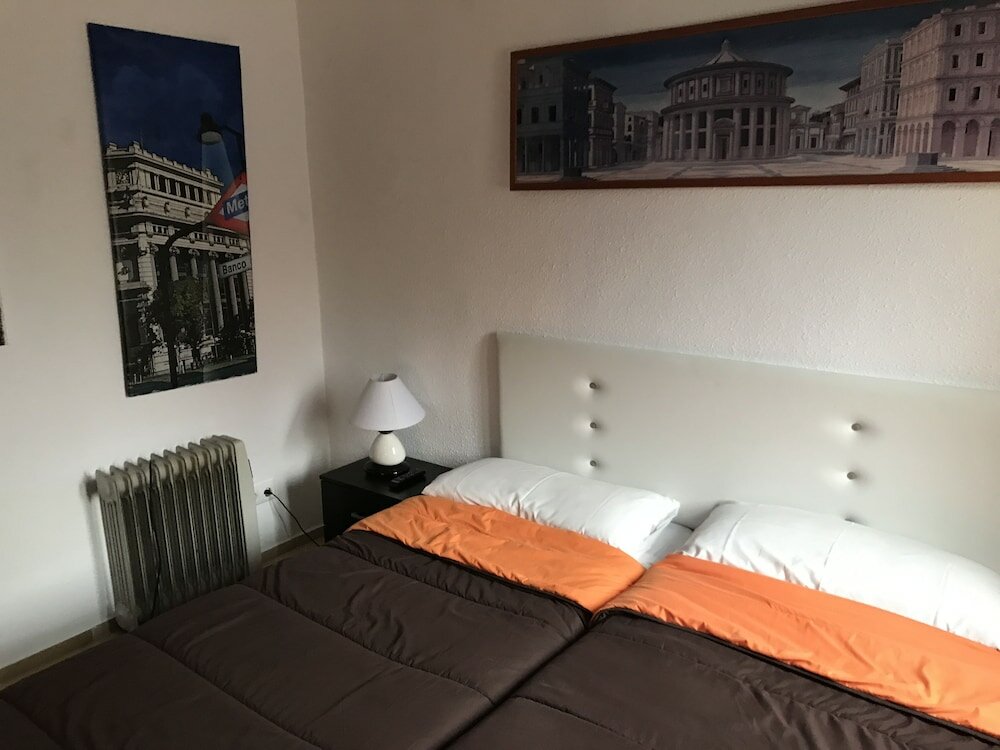 Фото Reina Victoria Apartments & Suite