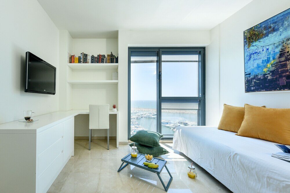 Фото Deluxe 2 Bedroom Apartment in Herzylia