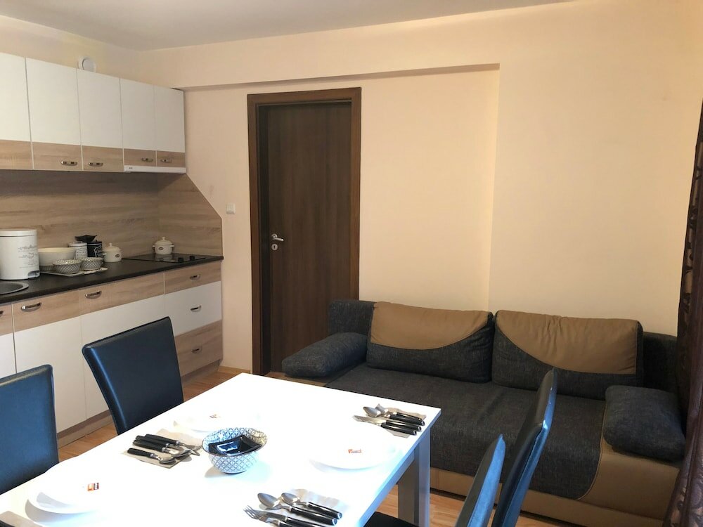 Фото Palace Deluxe Hotel