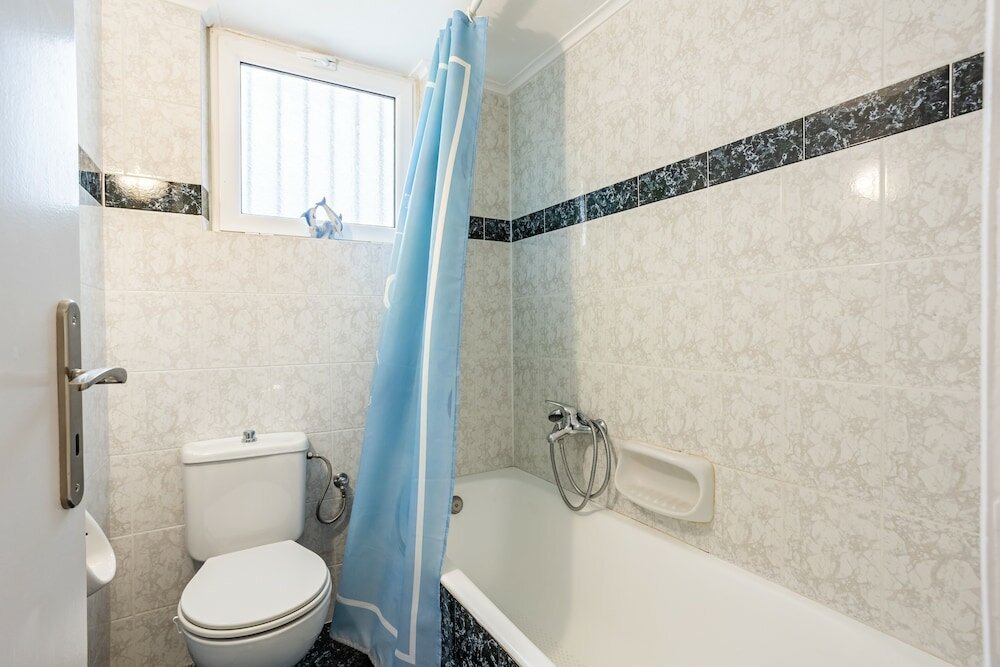 Фото Seaside Family Haven - Avia's Spacious Getaway