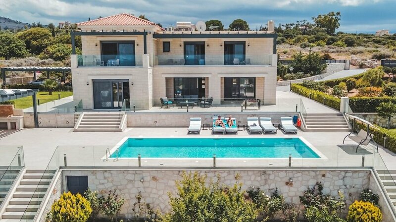 Гостиница Brand new Luxury Villa With Private Heated Pool