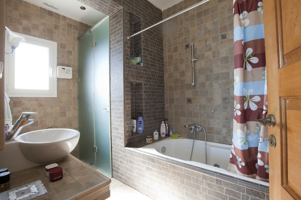 Фото Spacious villa at Ilia Edipsou