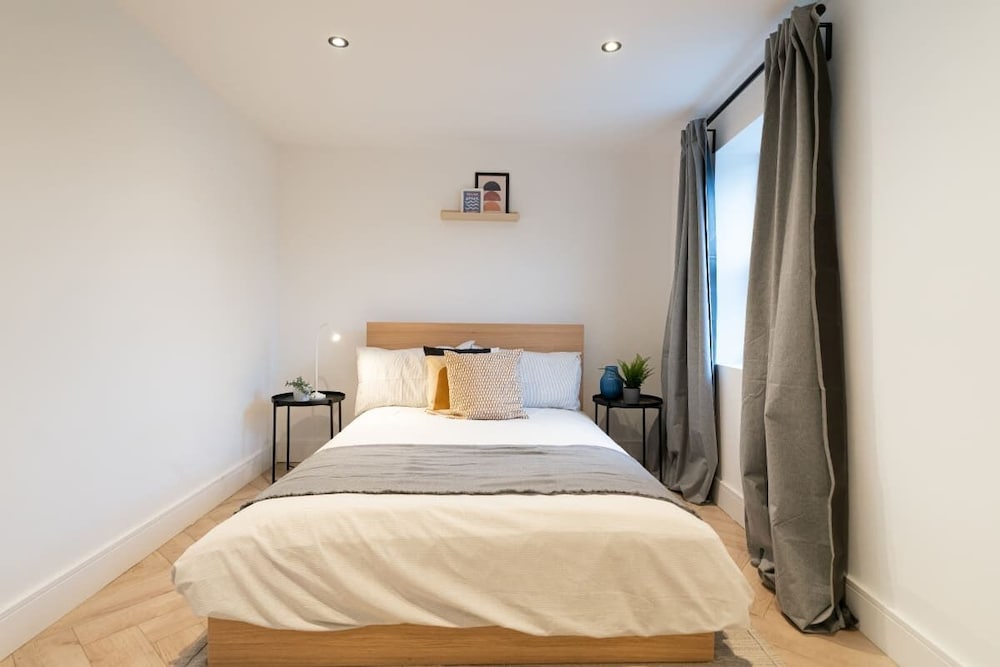 Фото The Battersea Place - Charming 4bdr Flat