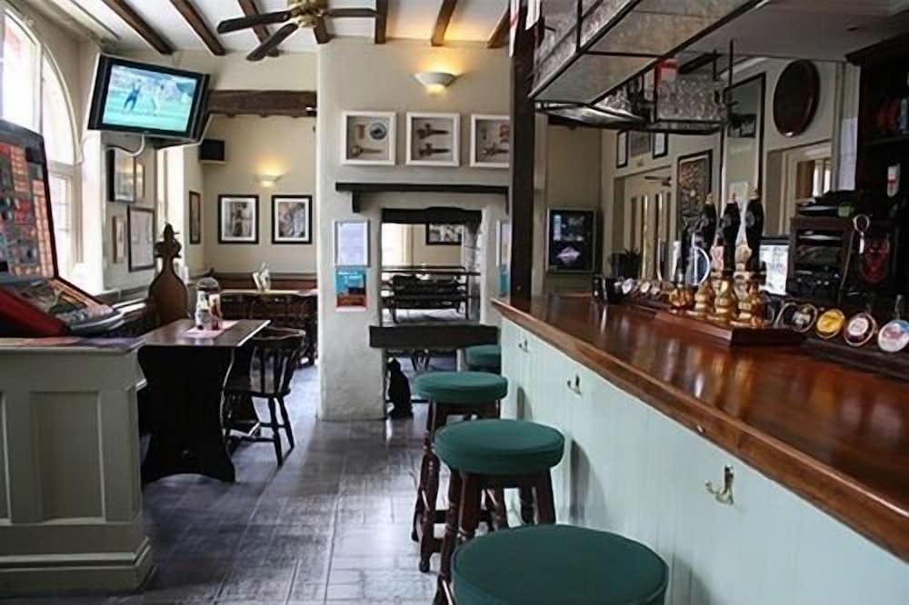 Фото The Bear Marlborough