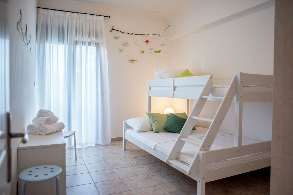 Фото Oikia Eleanthi - Beachfront Garden Home