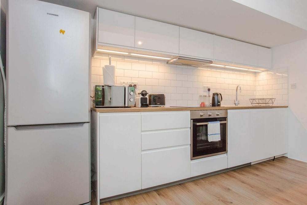 Фото Mountgrove Road Spacious 2 Bedroom Flat