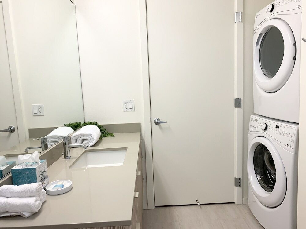 Фото Domicile Suites at Venn on Main