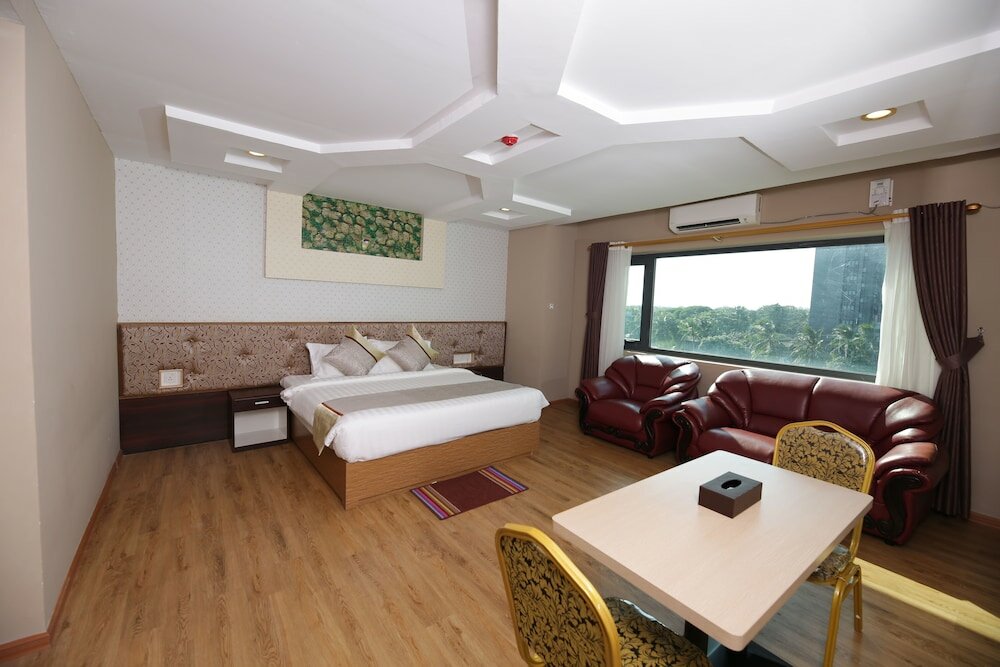 Фото H Plus Hotel Yangon