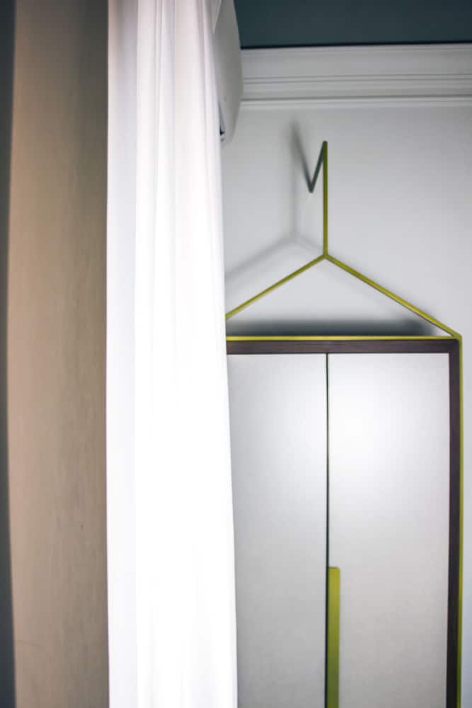 Фото Scene Suites Apartments