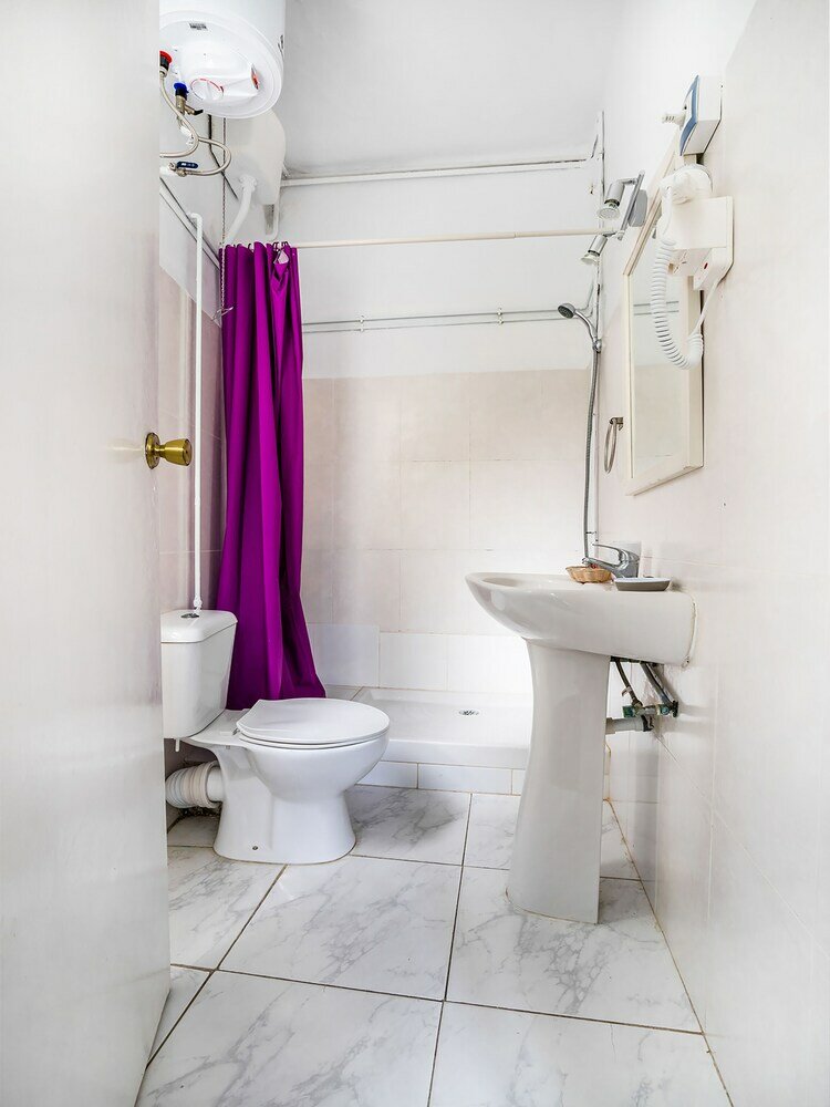 Фото Hostal El Patio de la Luna by Vivere Stays