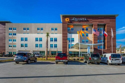 Гостиница La Quinta Inn & Suites by Wyndham Galveston в Галвестоне