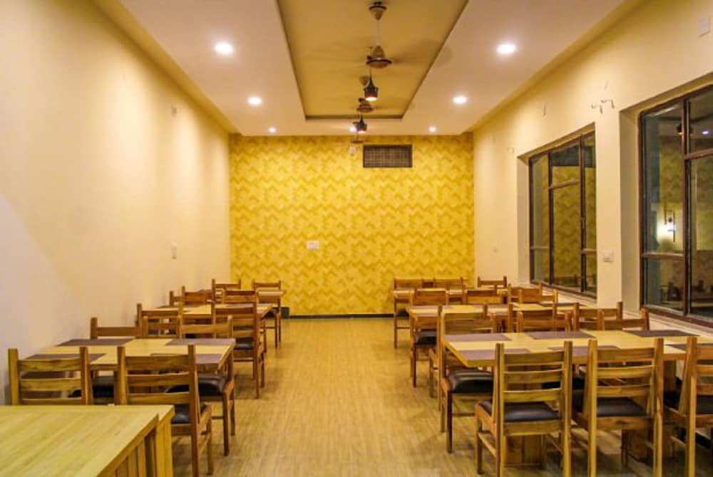 Фото Hari Priya Resort by Ankur Garden