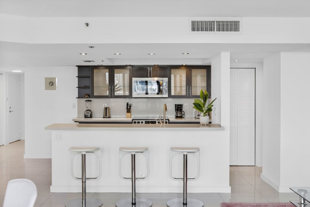 Фото Bayfront Gem With Balcony and Pool