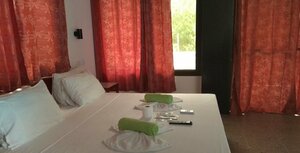 Jalyn's Resort & Restaurant (Verde Island Passage), hotel