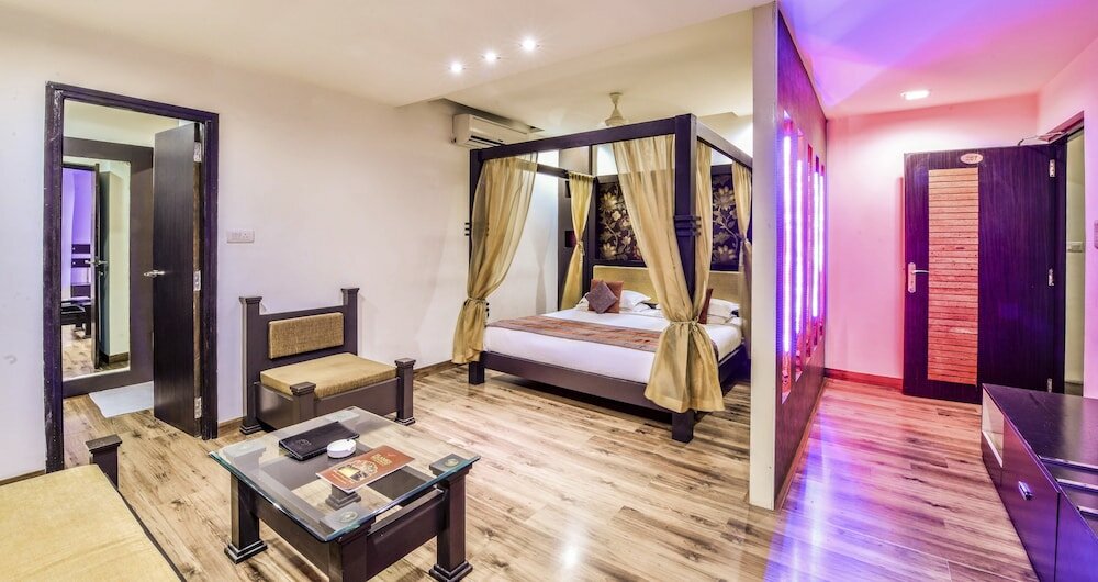 Фото Raghu Mahal Hotel