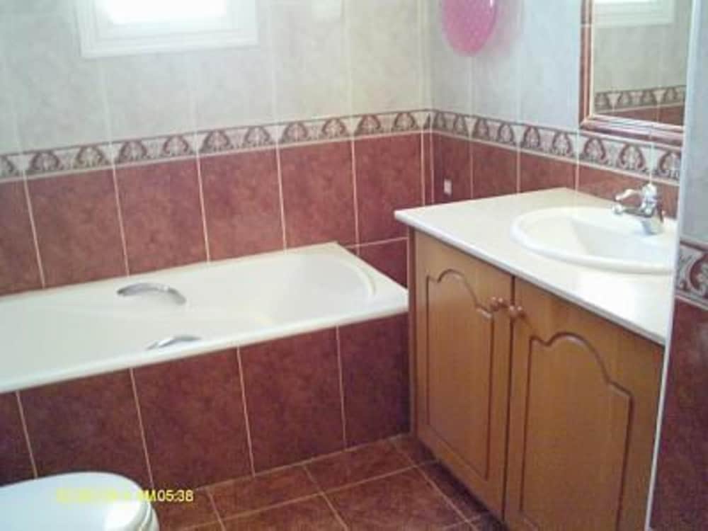 Фото 3 Bed Villa 10 Minutes Drive From Beautiful Beach