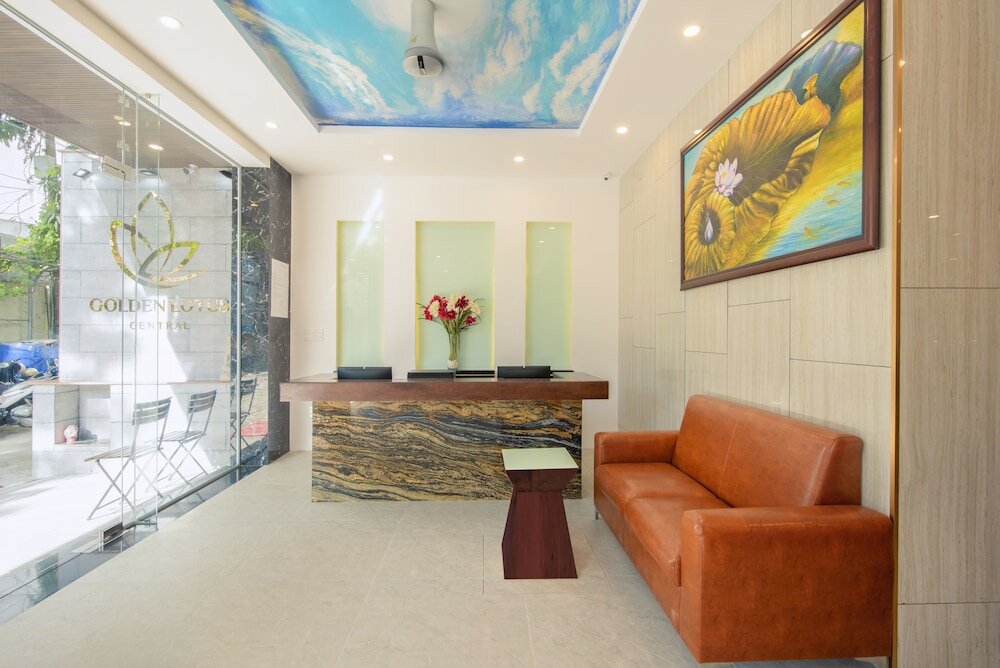 Фото Golden Lotus Central Hotel