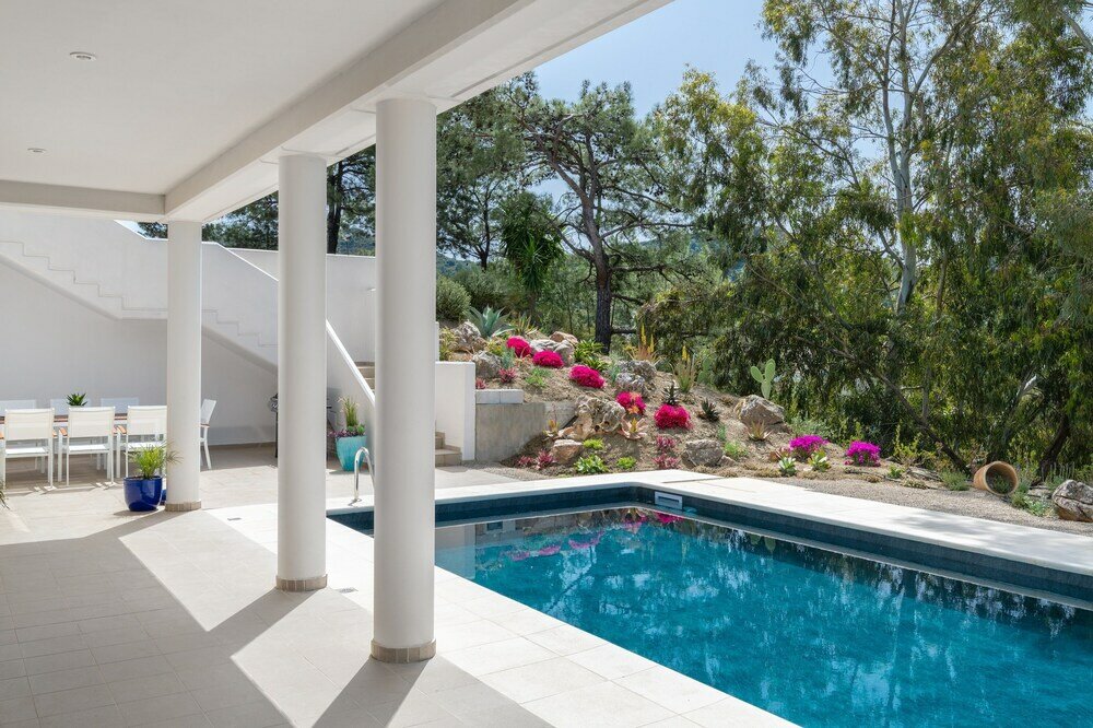 Фото HillTop Luxury Villa