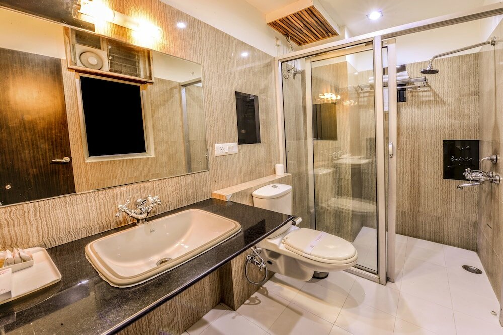 Фото Raghu Mahal Hotel