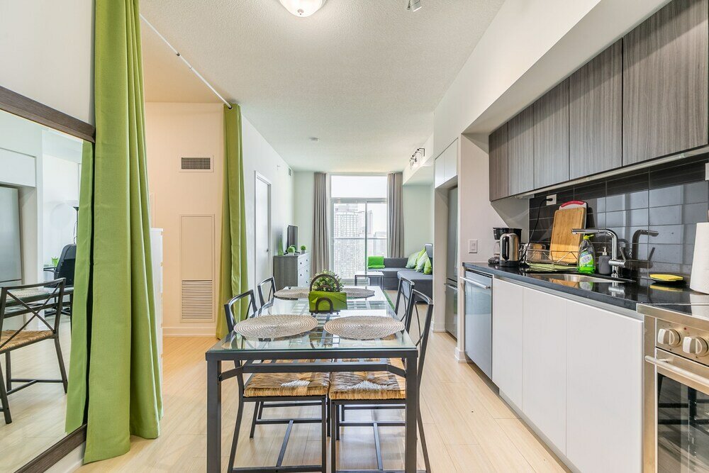 Фото Simply Comfort Stunning Downtown Condos