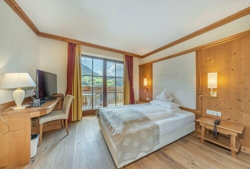 Внешний вид отеля Alpin & Vital Hotel La Perla в Кастельрутто, фото 3