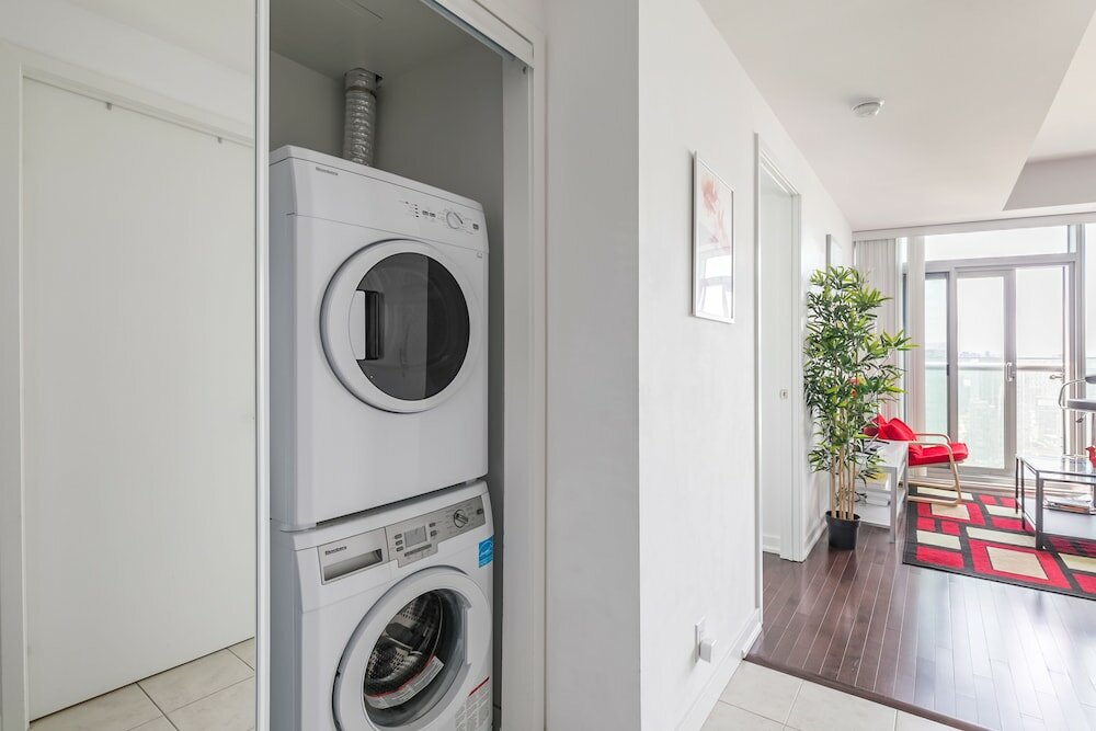 Фото Skytrees Condos at Union Station