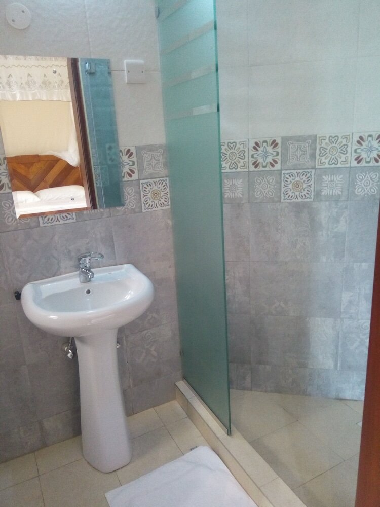 Фото Emmaus Guest House