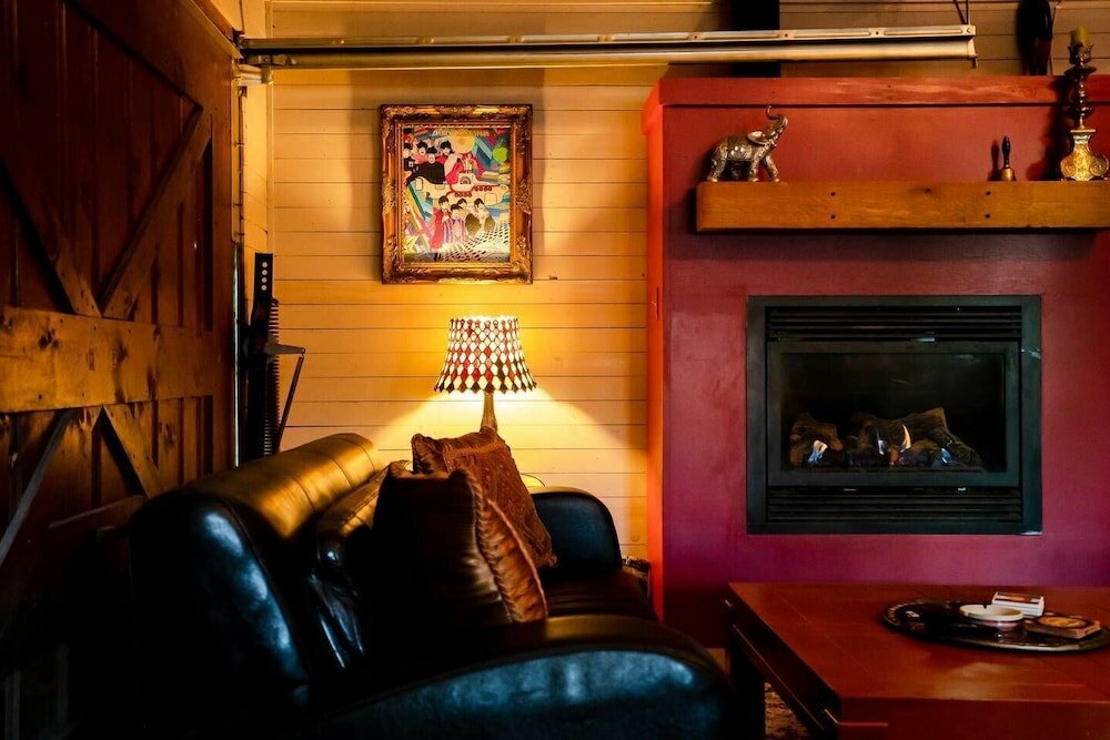 Фото Casa de Henrichs & The Den Spacious Backyard