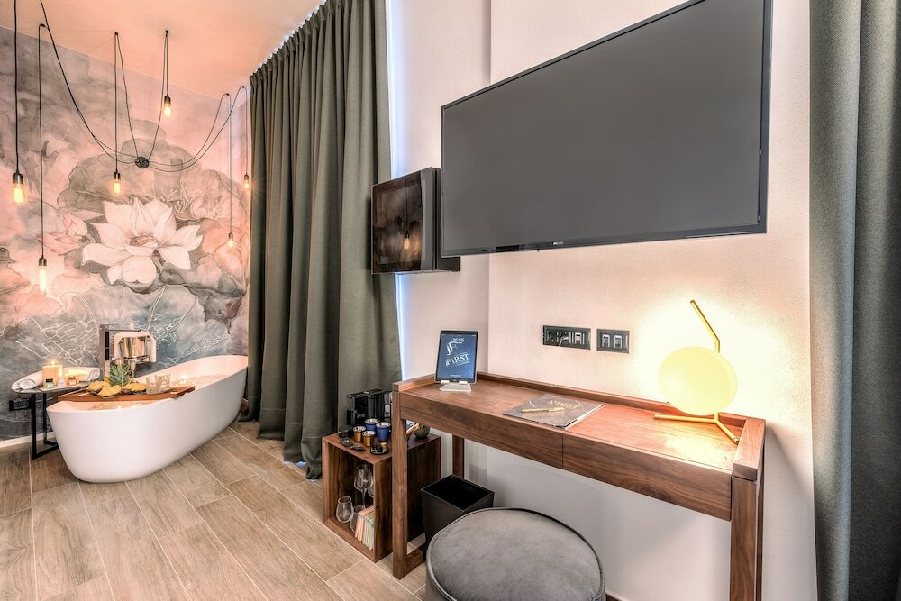 Фото La Spezia by The First