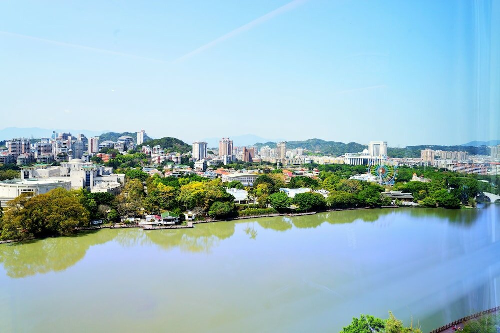 Фото Fuzhou Lakeside Hotel