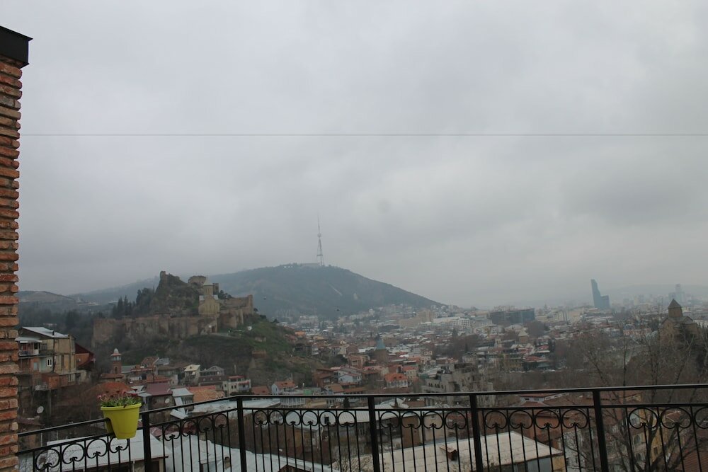 Фото Metekhi Line