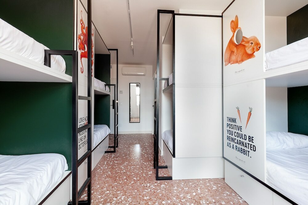 Фото 2060 The Newton Hostel & Market