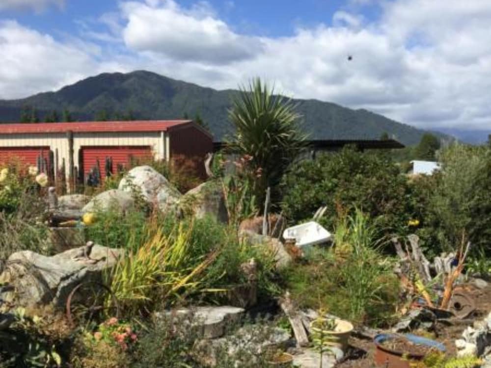 Фото Kokatahi Valley Country Inn