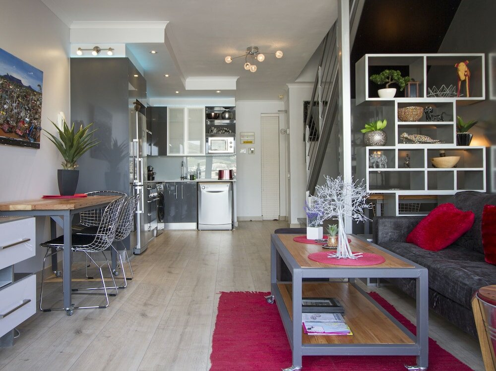 Фото Trendy 1-br City Center Apt