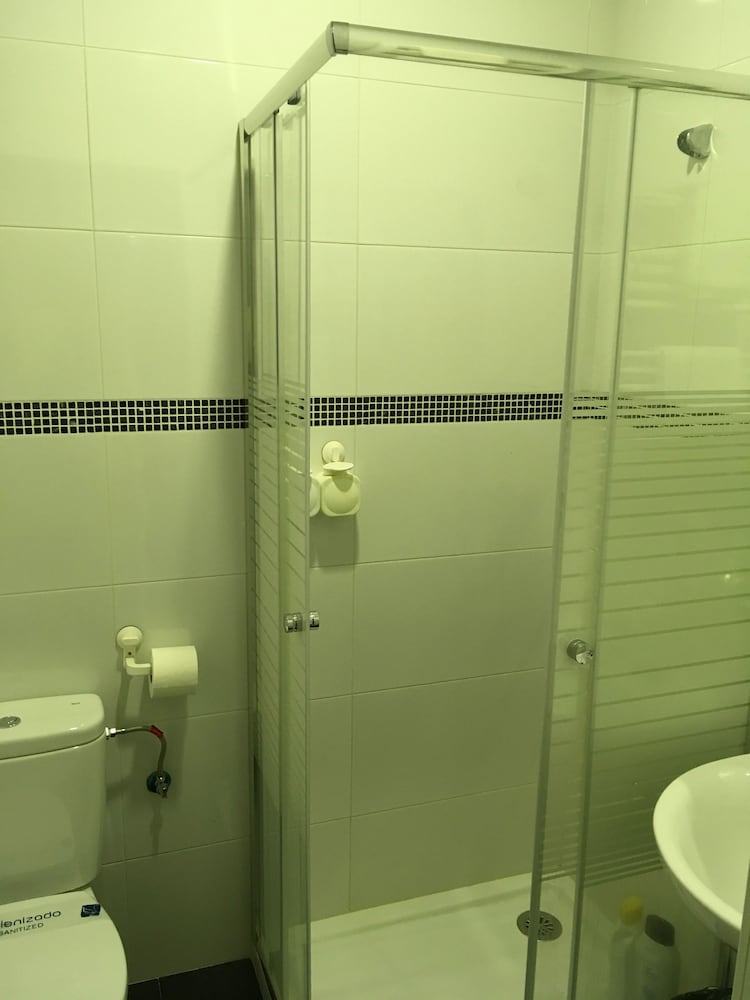 Фото Pensión La Bilbaina - Albergue Logroño