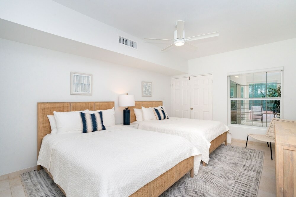 Фото The Colonial Club, Oceanfront Condos