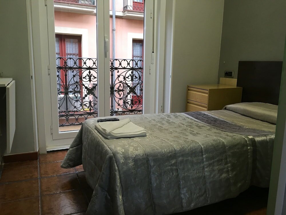Фото Pensión La Bilbaina - Albergue Logroño